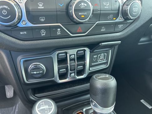 New 2026 Jeep Gladiator Sport AWD/4WD image 38