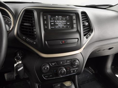 Used 2015 Jeep Cherokee Latitude image 18