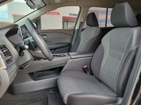 Used 2023 Nissan Rogue SV image 12