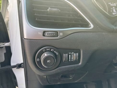 Used 2020 Jeep Cherokee Latitude Plus FWD image 15