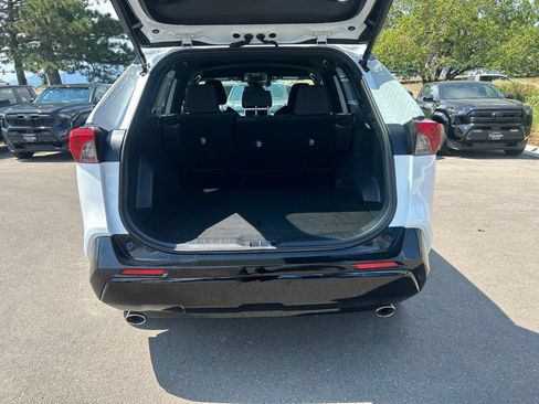 Used 2025 Toyota RAV4 SE AWD/4WD image 17