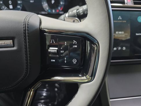 Used 2025 Land Rover Range Rover Velar Dynamic SE image 21