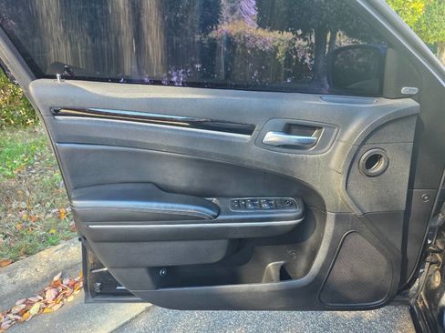 Used 2019 Chrysler 300 S image 10