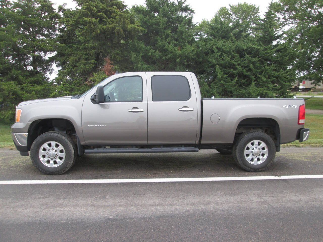 Used 2012 GMC Sierra 2500 SLE w/ SLE Preferred Package AWD/4WD image 11