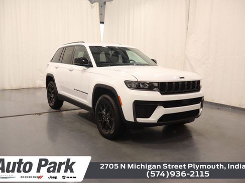 New 2026 Jeep Grand Cherokee Altitude AWD/4WD image 1