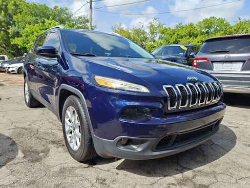 Used 2016 Jeep Cherokee Latitude FWD image 5