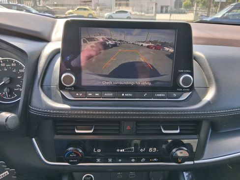 Used 2023 Nissan Rogue SV FWD image 16
