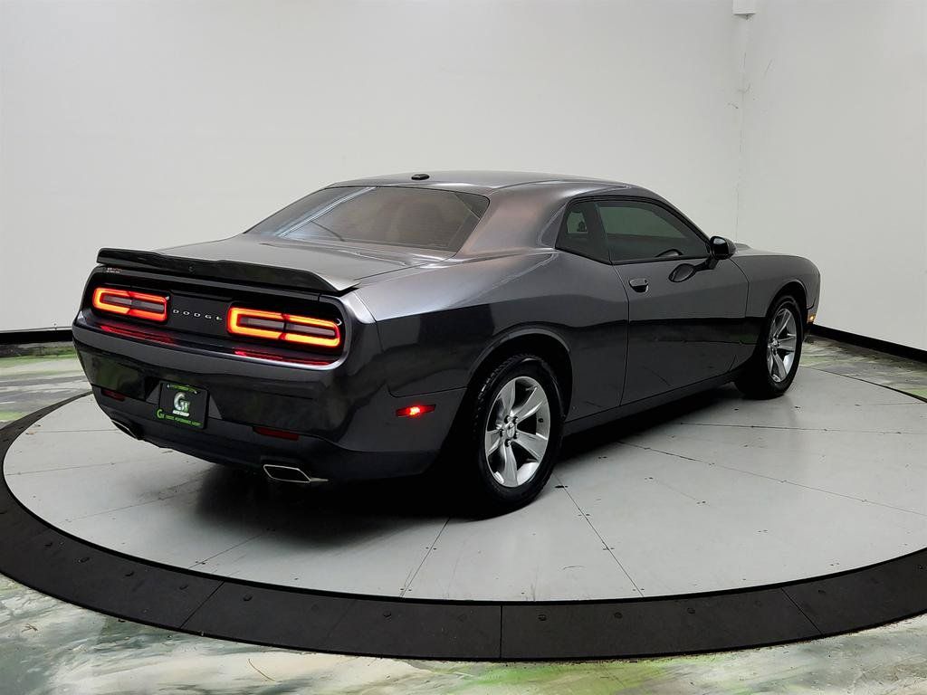 Used 2020 Dodge Challenger SXT RWD image 5