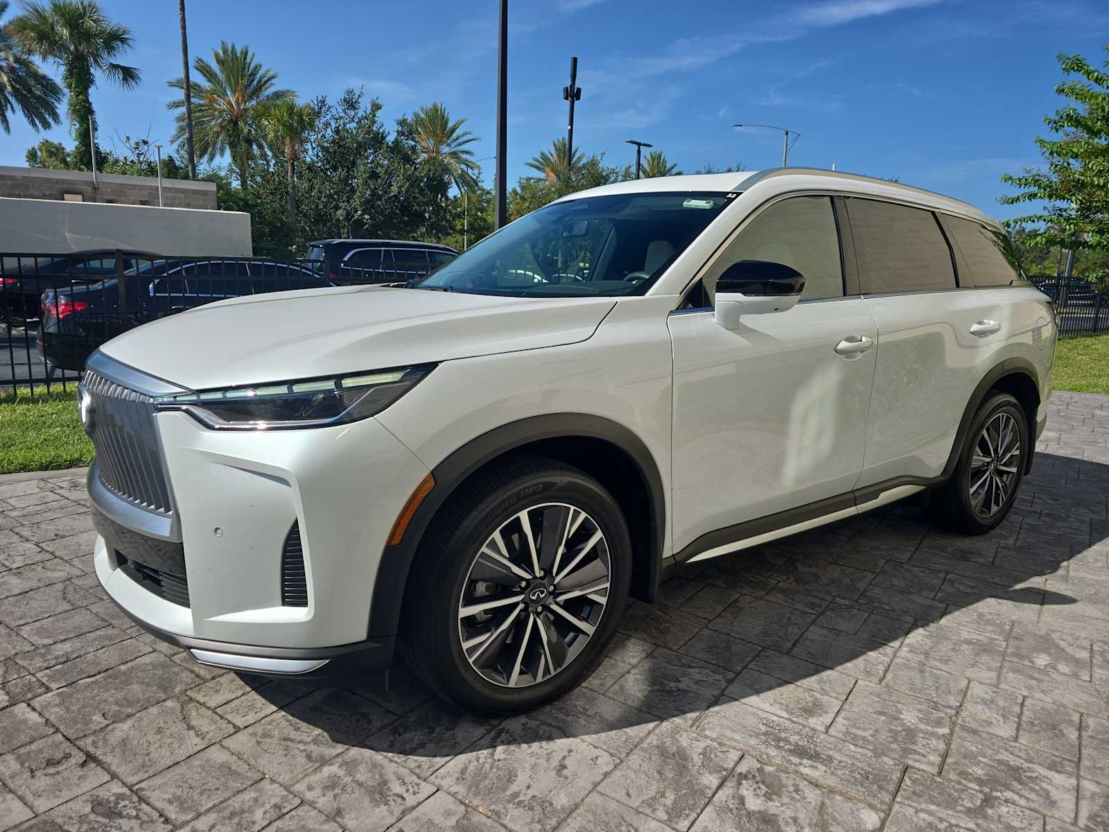 Certified 2026 INFINITI QX60 Luxe w/ Cargo Package FWD image 5