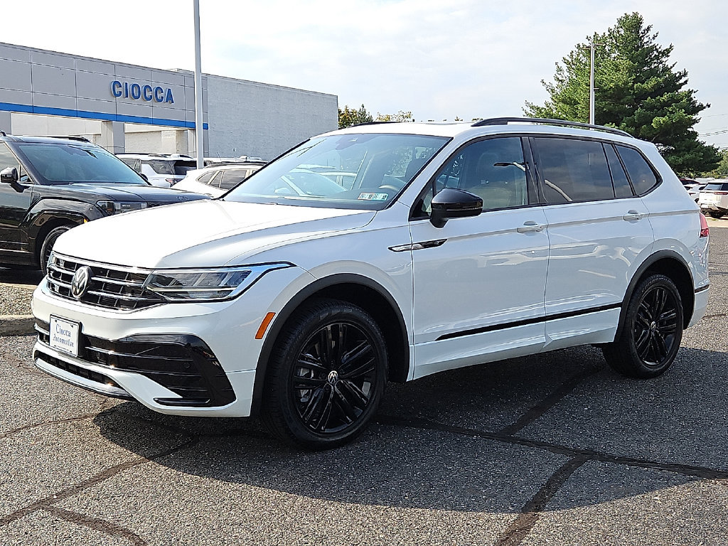 Used 2022 Volkswagen Tiguan SE R-Line AWD/4WD image 6