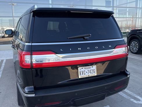 Used 2018 Lincoln Navigator Select w/ Technology Package image 37