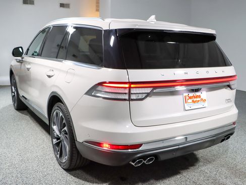 Used 2020 Lincoln Aviator Reserve w/ Equipment Group 202A image 9