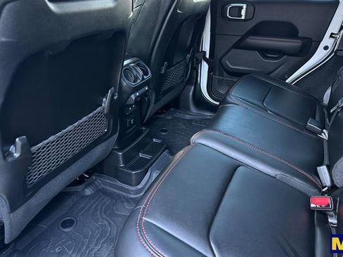 Used 2024 Jeep Wrangler Unlimited Rubicon w/ Technology Group image 14