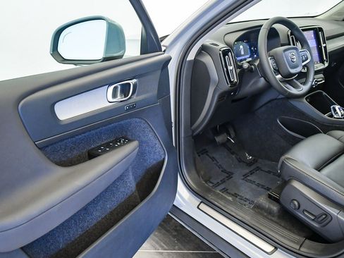 Certified 2025 Volvo XC40 B5 Plus image 23