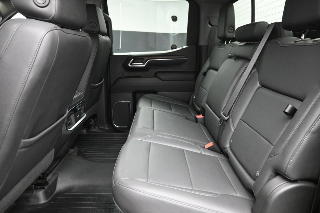 Used 2024 GMC Sierra 1500 SLT w/ SLT Premium Package AWD/4WD image 12