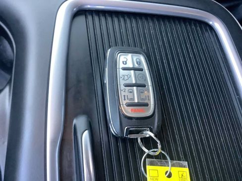 Used 2024 Chrysler Pacifica Touring-L FWD image 20