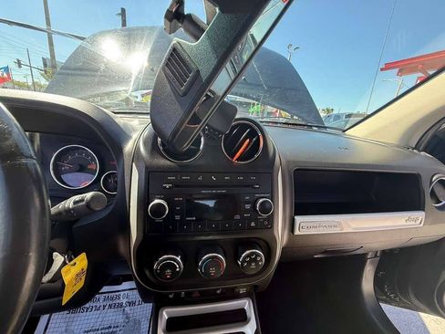 Used 2014 Jeep Compass Latitude FWD image 19