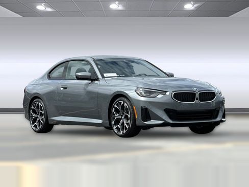 Used 2025 BMW 230i Coupe w/ Premium Package image 7