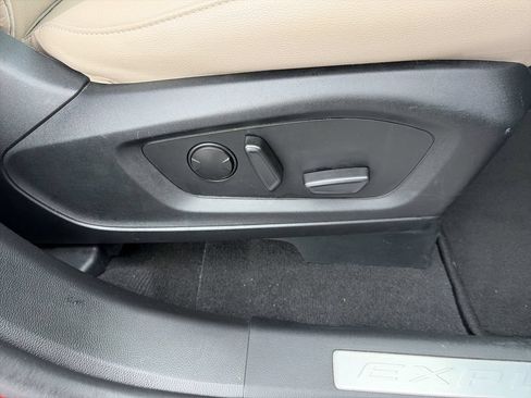Used 2023 Ford Explorer Limited AWD/4WD image 37