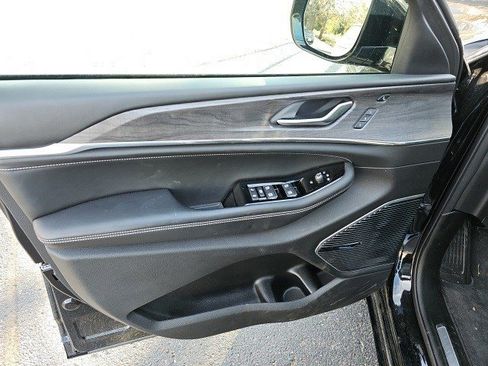 Used 2023 Jeep Grand Cherokee Overland w/ Advanced Protech Group III image 20