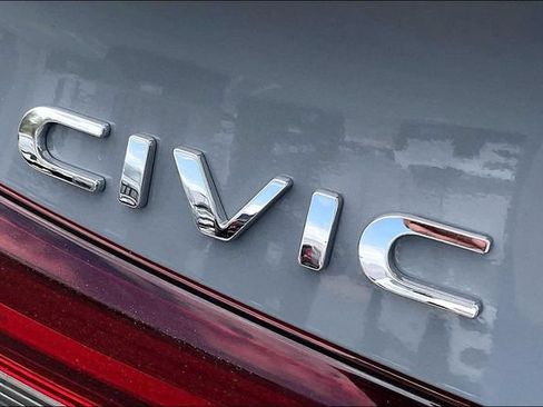 Used 2025 Honda Civic Sport image 31