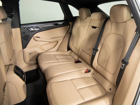 Certified 2025 Porsche Macan image 34