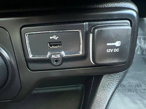 Used 2023 Jeep Renegade Latitude w/ Premium Group AWD/4WD image 28