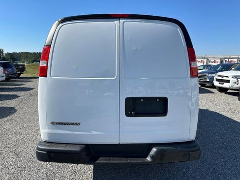 Used 2020 Chevrolet Express 3500 w/ Driver Convenience Package RWD image 11