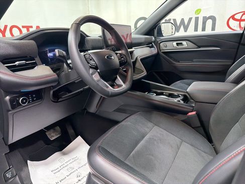 Used 2025 Ford Explorer ST image 24