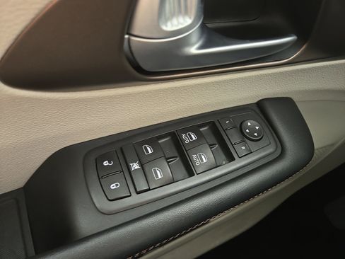 Used 2017 Chrysler Pacifica LX w/ Tire & Wheel Group image 26