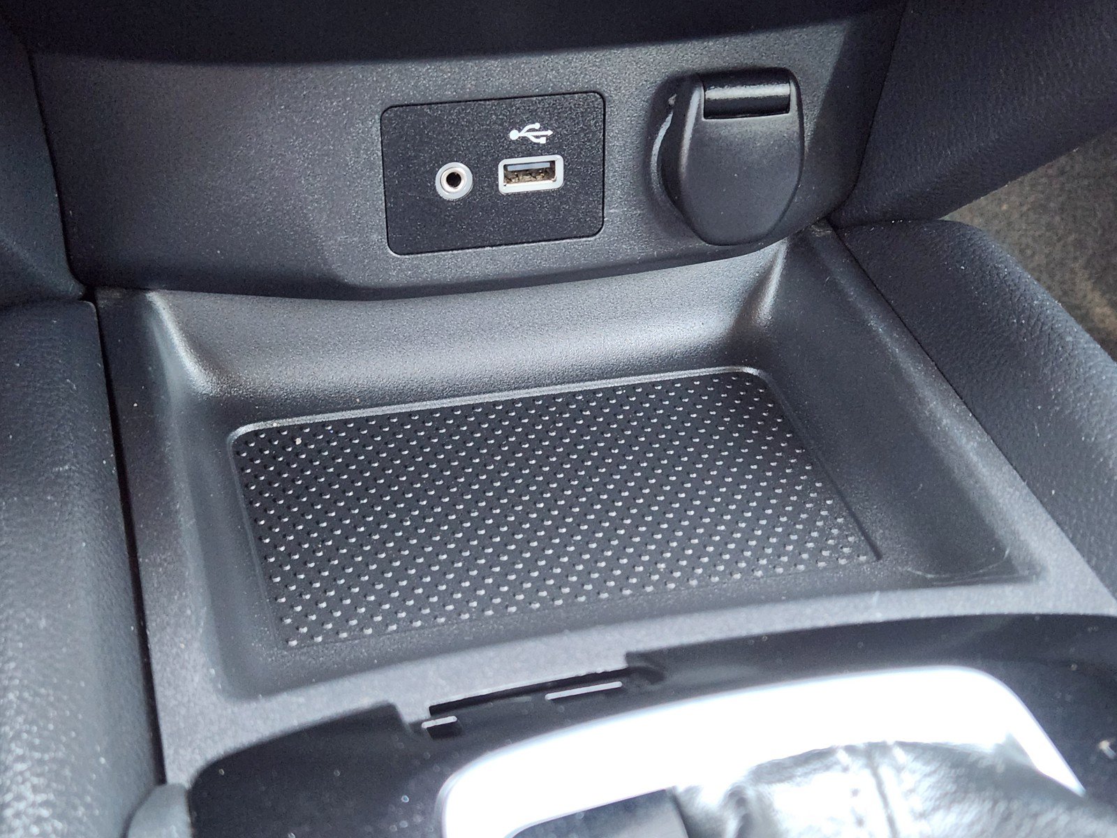 Used 2018 Nissan Rogue S FWD image 16