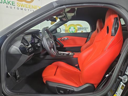 Used 2024 BMW Z4 M40i w/ Premium Package image 11
