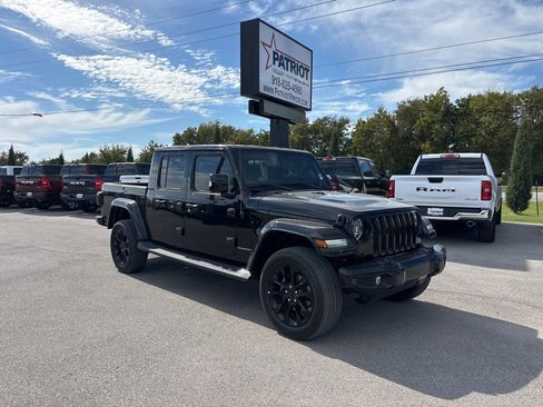 Used 2023 Jeep Gladiator Overland image 1