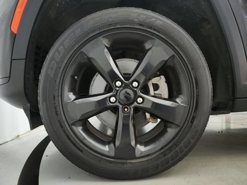 Used 2022 Jeep Grand Cherokee L Laredo AWD/4WD image 33