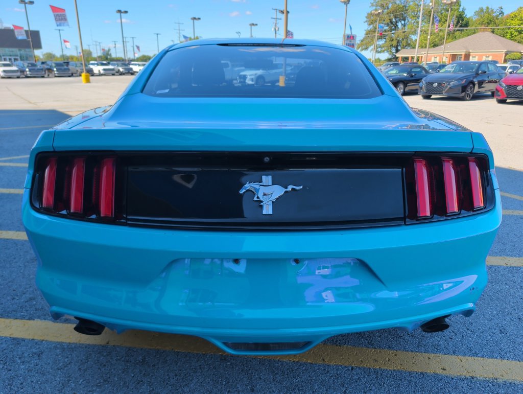 Used 2017 Ford Mustang Coupe RWD image 6
