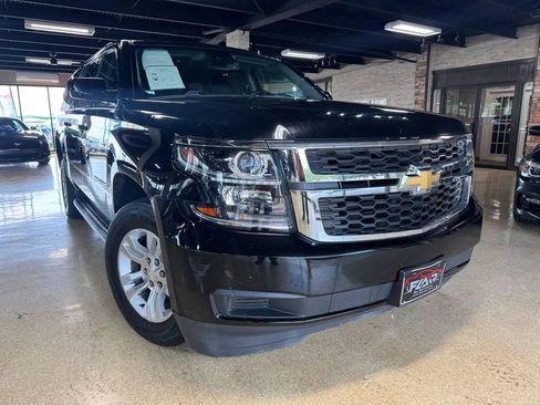 Used 2019 Chevrolet Suburban LT RWD image 1