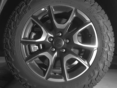 Used 2025 Jeep Compass Trailhawk image 12