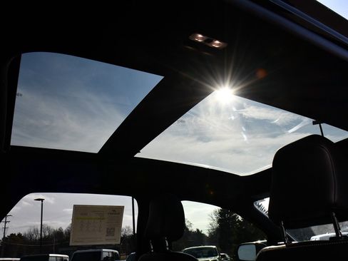 Used 2021 Ford Edge ST w/ Equipment Group 401A image 17