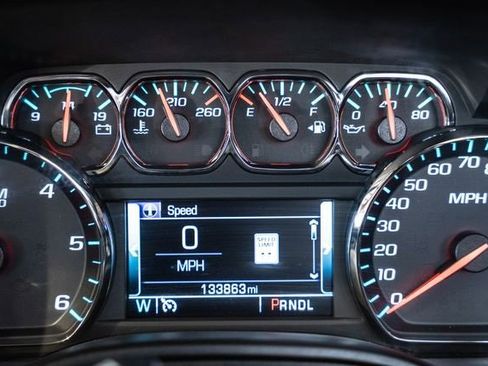 Used 2020 Chevrolet Suburban LT image 25