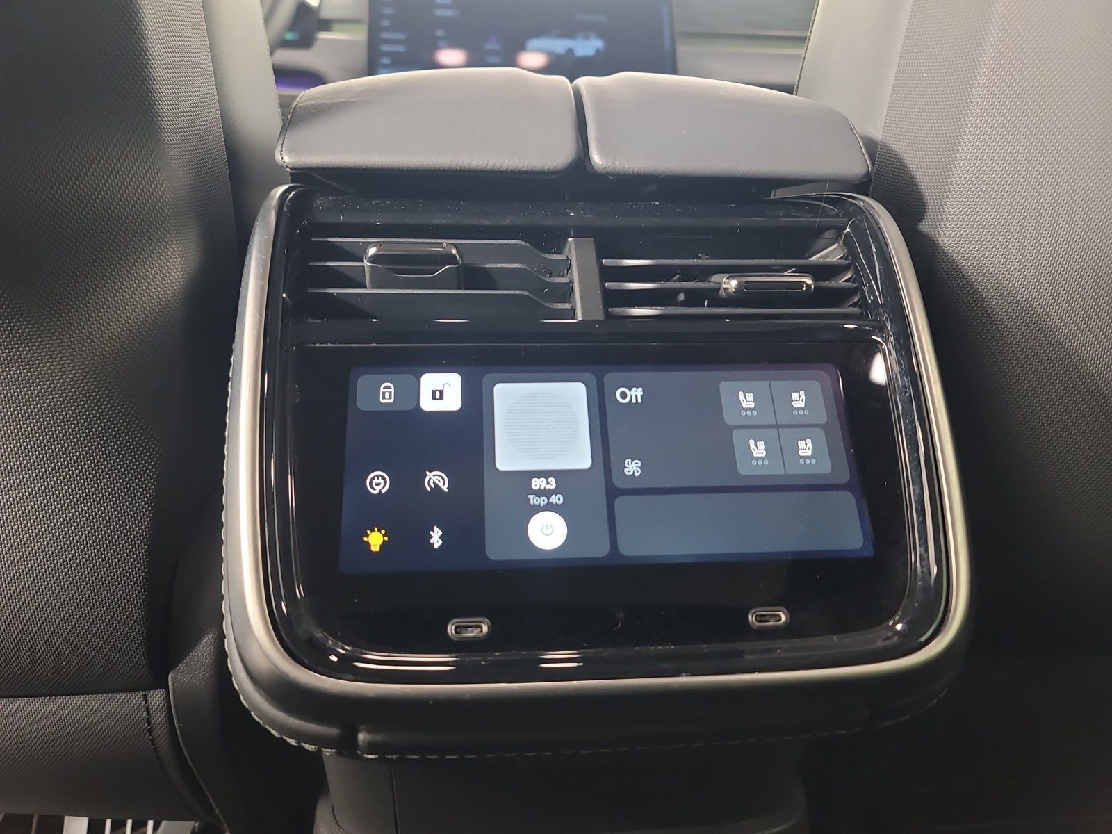 Used 2025 Rivian R1S Adventure Dual AWD/4WD image 30
