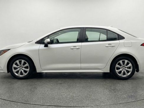 Used 2025 Toyota Corolla LE image 5