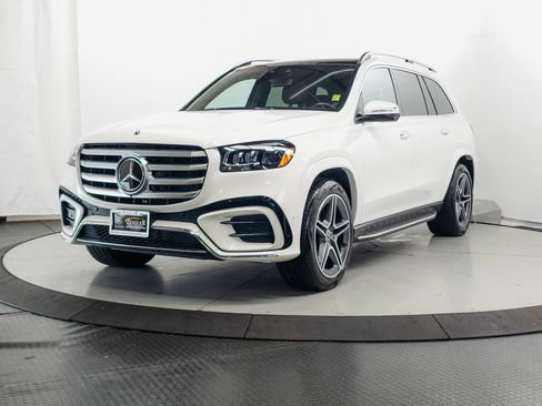 Used 2025 Mercedes-Benz GLS 450 4MATIC w/ AMG Line Exterior image 3