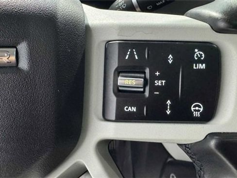 Used 2020 Land Rover Defender 110 SE image 32