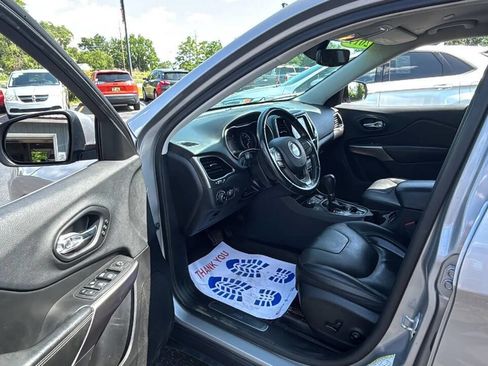 Used 2019 Jeep Cherokee Limited image 10