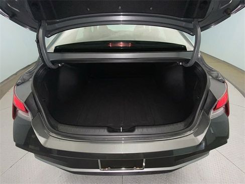 Used 2025 Hyundai Elantra Sport image 22