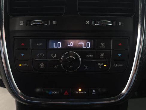 Used 2018 Dodge Grand Caravan GT FWD image 19