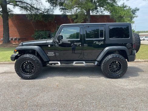 Used 2017 Jeep Wrangler Unlimited Sport w/ Quick Order Package 24S AWD/4WD image 2