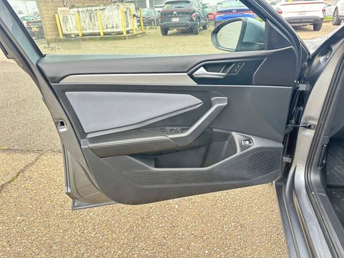 Used 2025 Volkswagen Jetta SE image 20