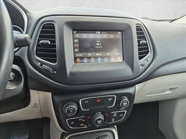 Used 2019 Jeep Compass Latitude FWD image 14