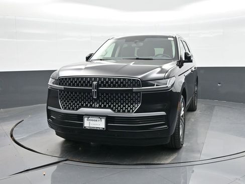 New 2025 Lincoln Navigator Reserve AWD/4WD image 17